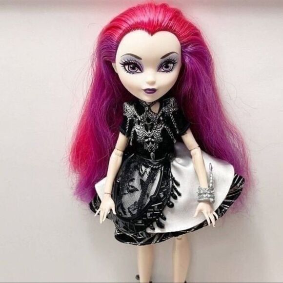 Ever After High Doll Mira Shards Teenage Evil Queen Dragon Games Monster High - Picture 2 of 6